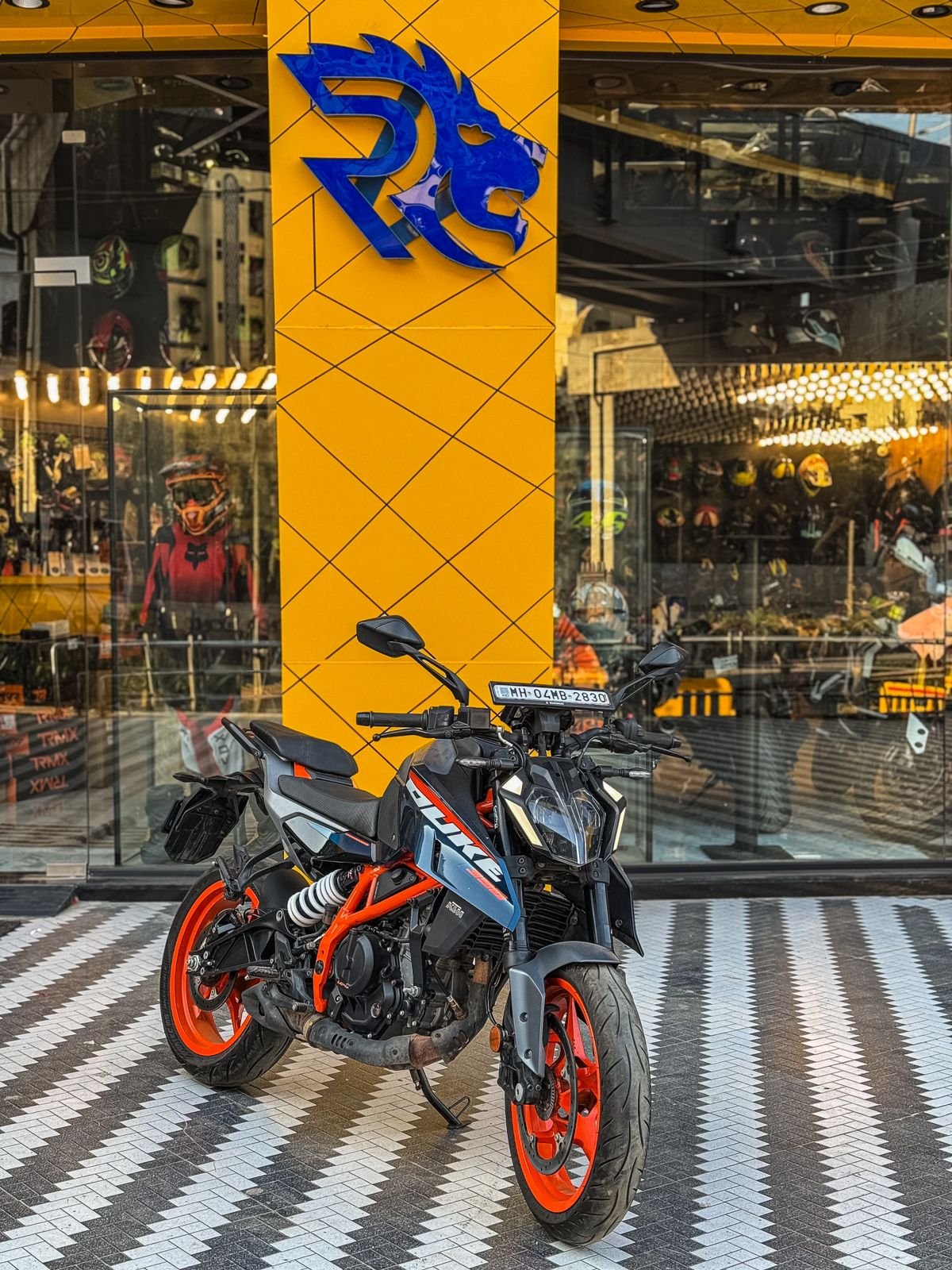 KTM DUKE 390 2024 MODEL