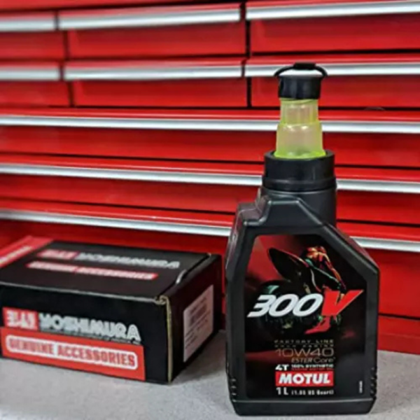 Motul 300V Factory line 4T 10w40 Two wheeler engine oil 1 L - Image 2