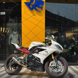 Triump Daytona 675R Race Build
