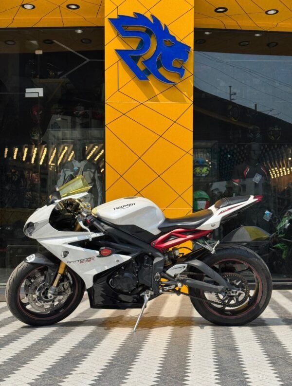 Triump Daytona 675R Race Build - Image 7