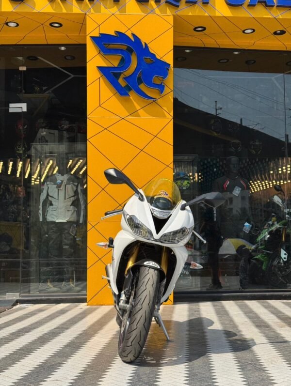 Triump Daytona 675R Race Build - Image 4