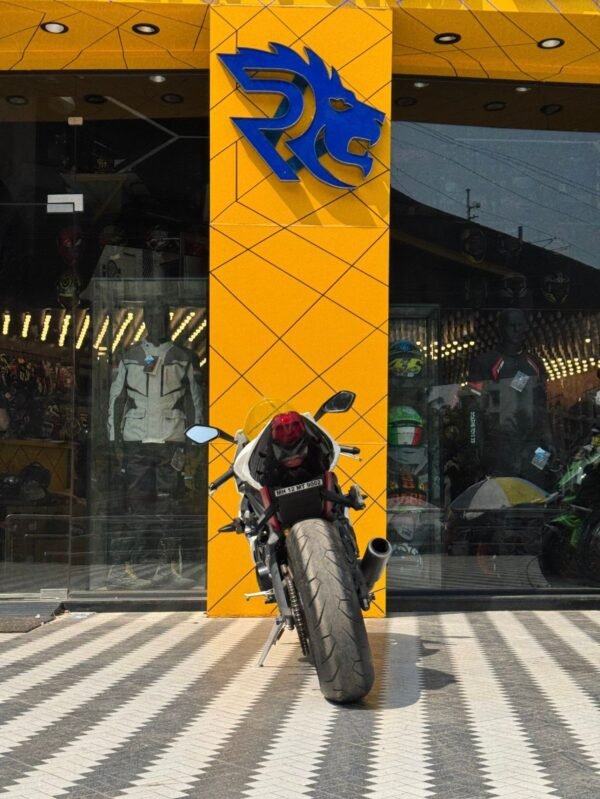 Triump Daytona 675R Race Build - Image 8