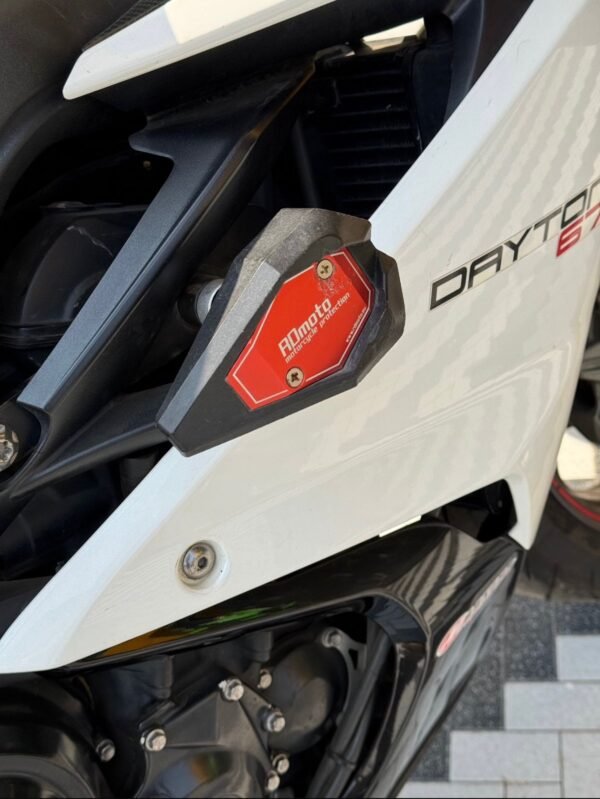 Triump Daytona 675R Race Build - Image 10